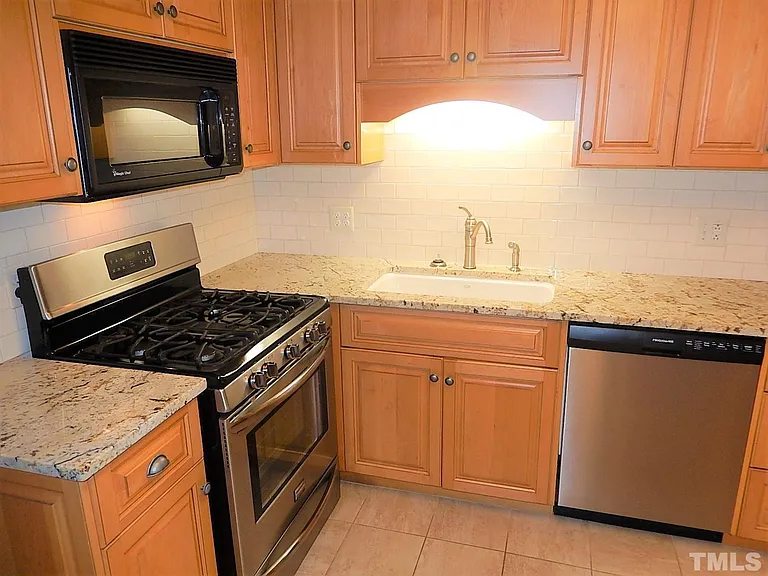 6704 Winding Trl — Photo 8