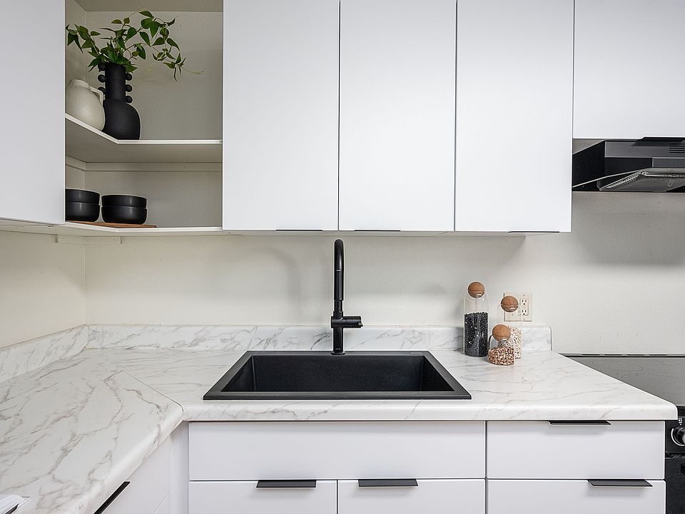 1st image of 450 NE Dekalb Ave #454