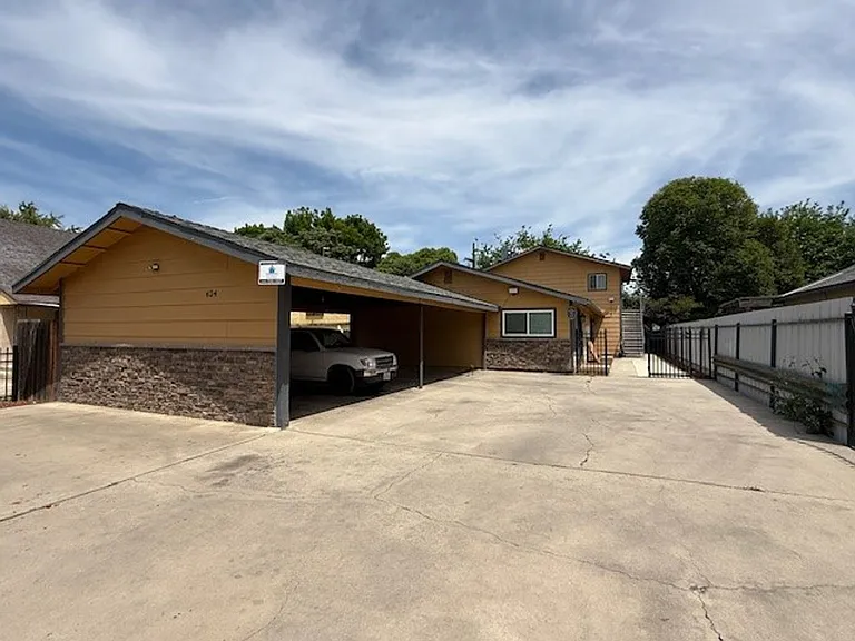 624 N Encina St — Photo 2