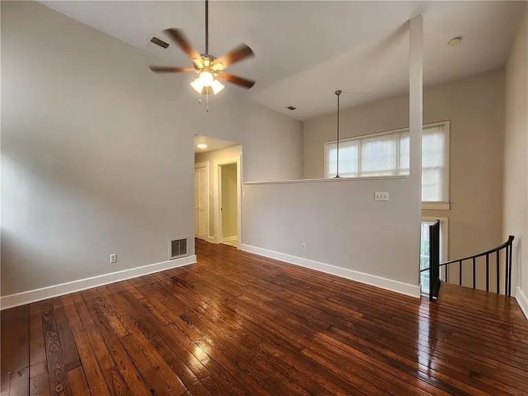 110 S Dearborn St #3 — Photo 2