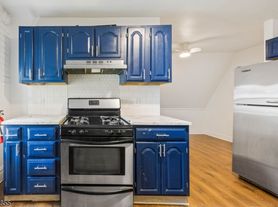 209 N 11th St, Newark, NJ