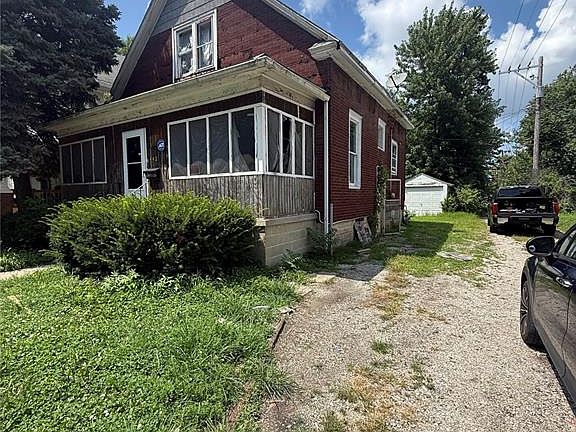 2nd image of 442 W Division St
