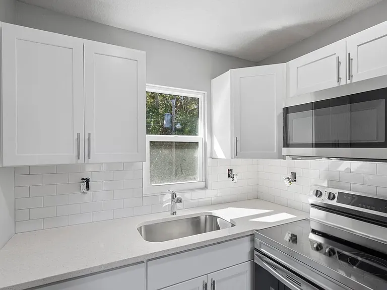 Riverside Apartments — Photo 1
