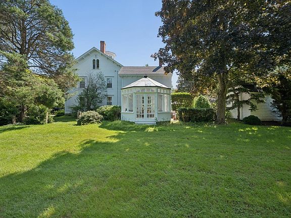 3rd image of 288 Russells Mills Rd