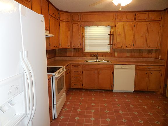 5th image of 623 N Gohmert St