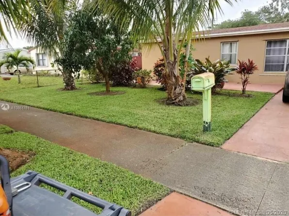 1420 N 70th Ave, Hollywood, FL 33024