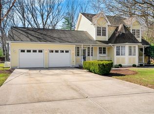 40 Green Meadow Ln, Cumberland, RI 02864