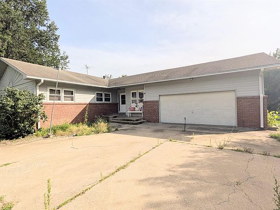 3rd image of 20 Locust Ln