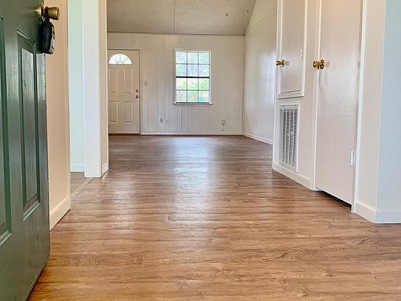 2nd image of 25 Misty Ln