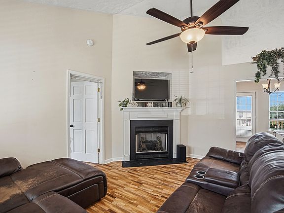 5th image of 104 Saddlestone Ct S