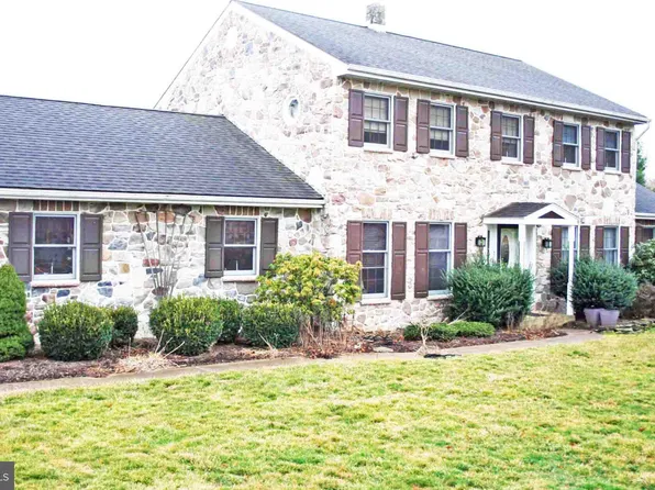 10 Wildflower Ln, Lancaster, PA 17603