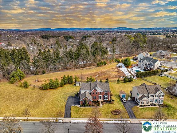 5th image of 1919 Pembrooke Dr