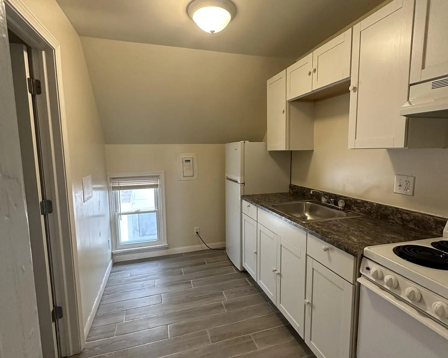 1 bed, 600 sqft, $1,100 — Photo 1