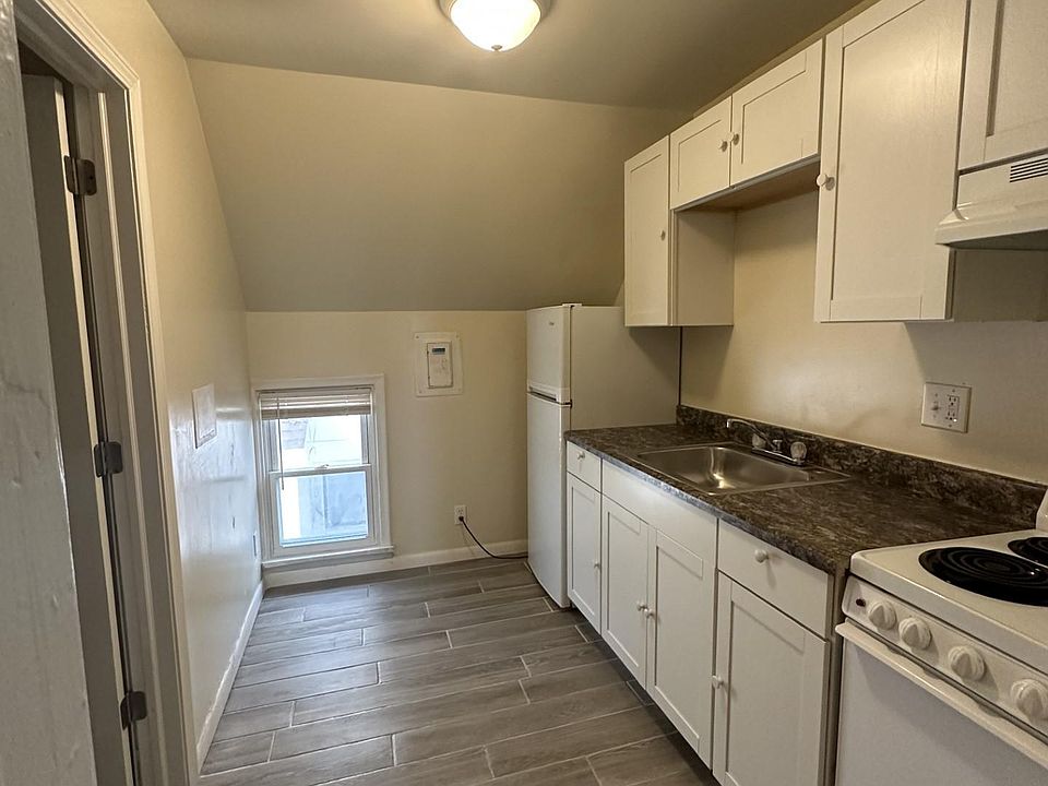 1st image of 9 Ballard St APT 2