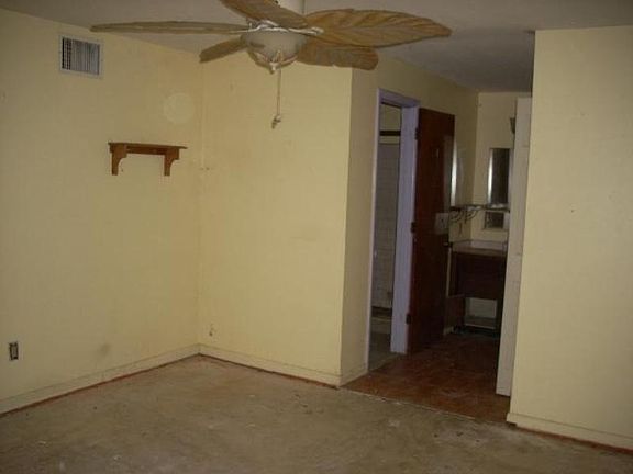 5th image of 11005 N Oregon Ave