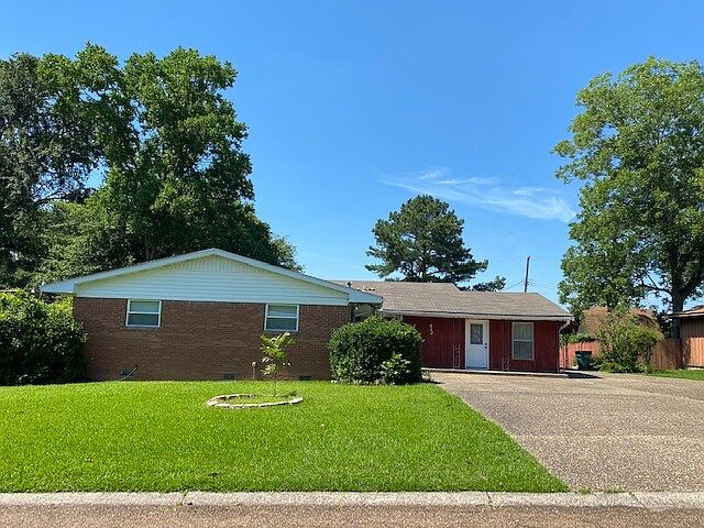 1st image of 822 Crestwood Dr