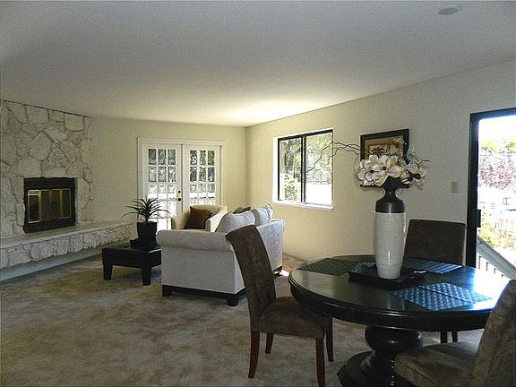 5th image of 1070 Acacia St