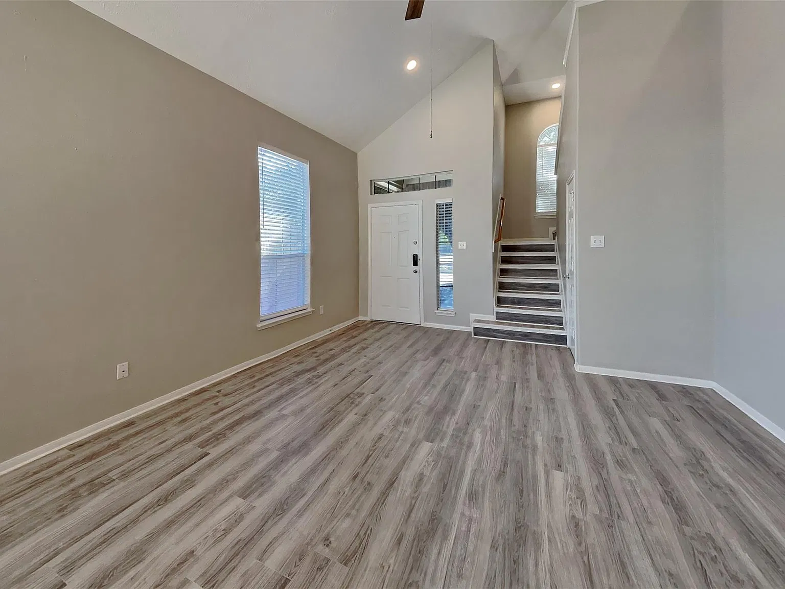 3 bed, 2.5 bath, 2218 sqft, $2,150 — Photo 3