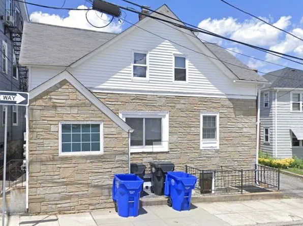 16 Saint Mary St #2F, West Warwick, RI 02893