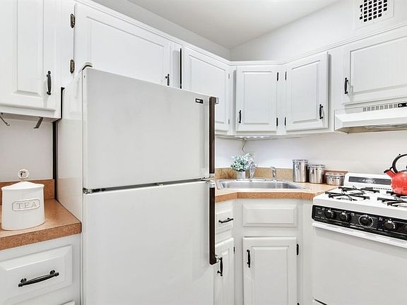 4th image of 171 W 73rd St APT 7