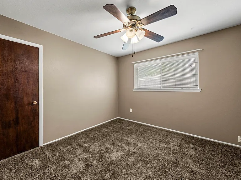 436 Topeka Dr — Photo 13