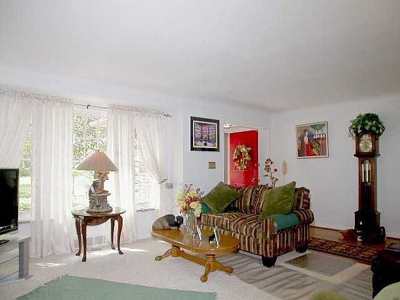 5th image of 2358 Pemberton Dr