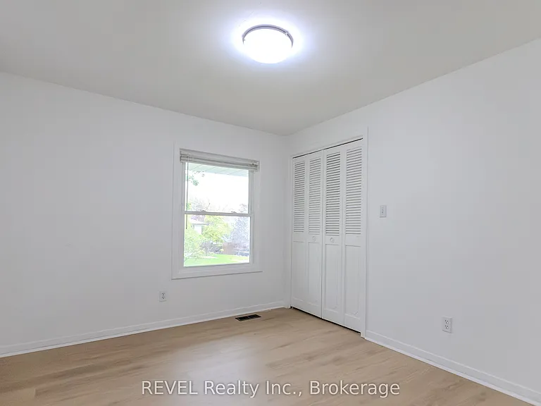 19 Woodington Cres — Photo 14