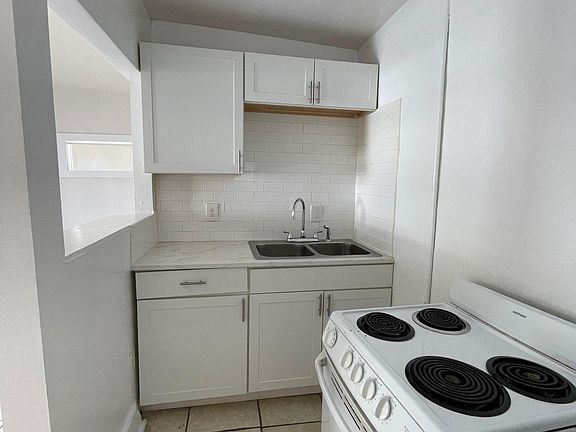 2nd image of 4320 Baronne St