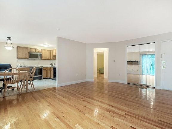 2nd image of 58 Edgelawn Ave APT 12