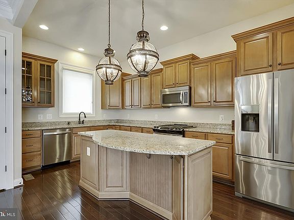 2nd image of 44634 Petersham Dr