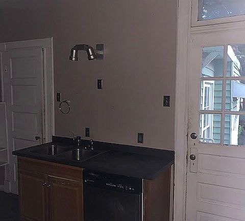 3rd image of 604-606 N Saint Patrick St