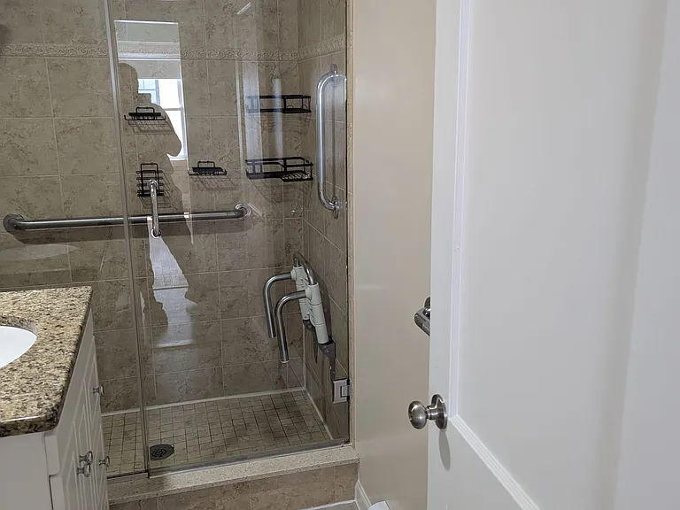 51 Dale Ave — Photo 36