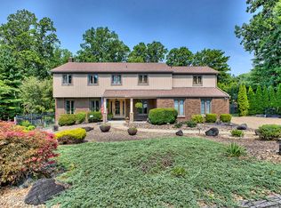 651 Buckingham Dr, Greensburg, PA 15601