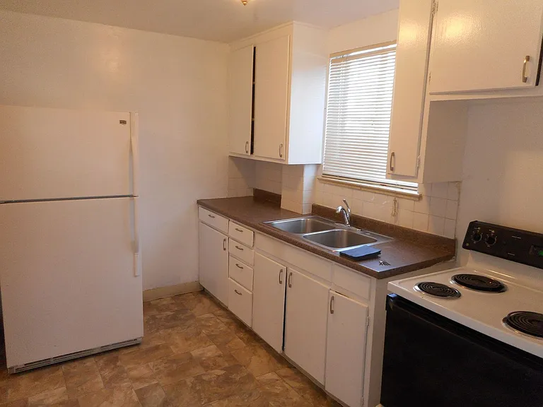 4217 S Acoma St — Photo 2