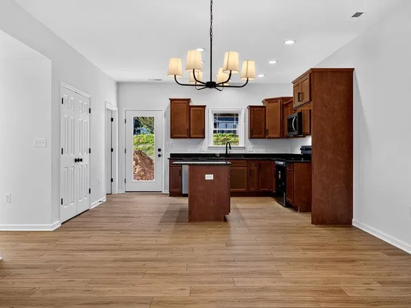 903 Fisher Cir, Staunton, VA 24401