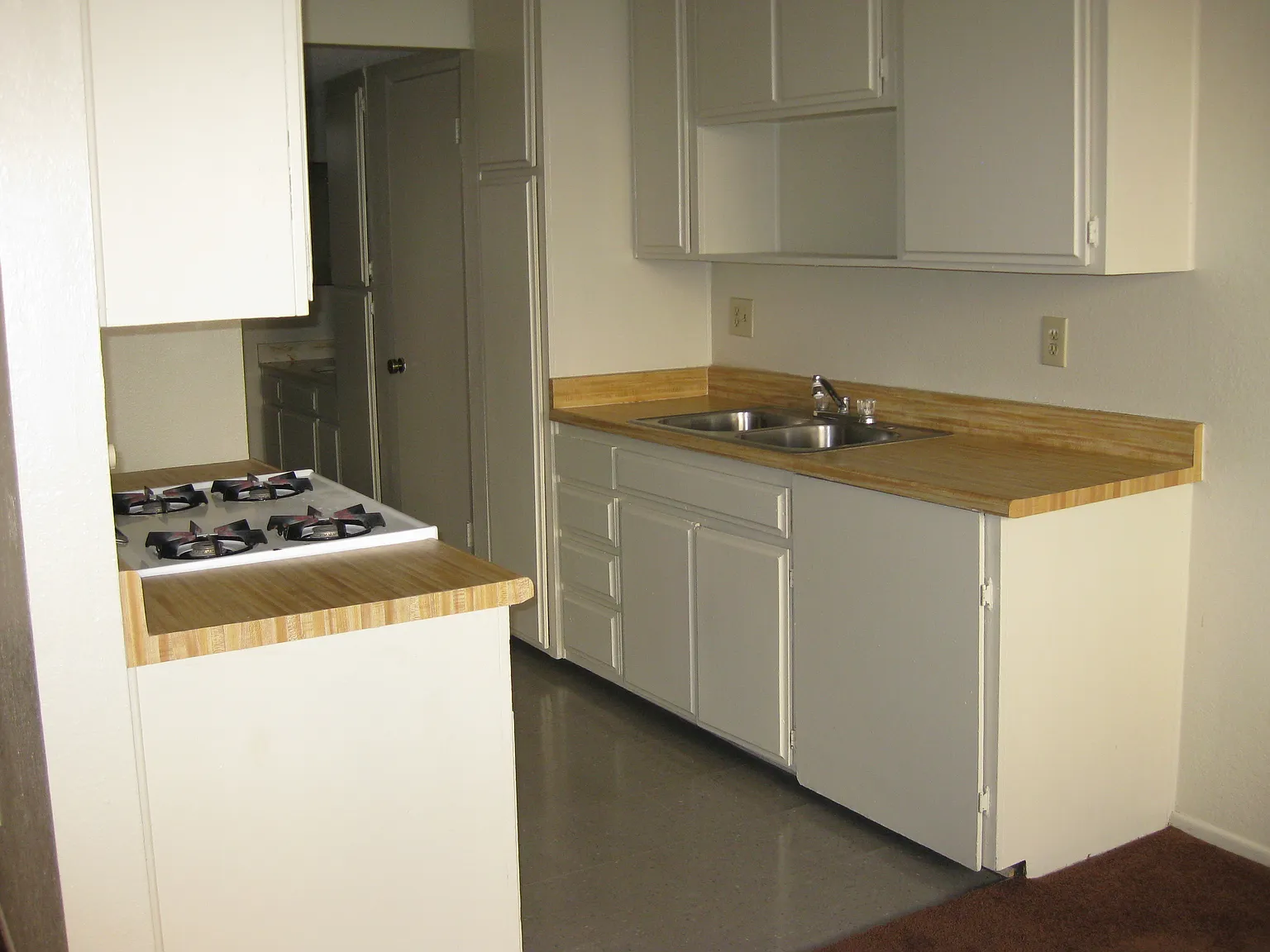 Sun Valley Apartments — Photo 3