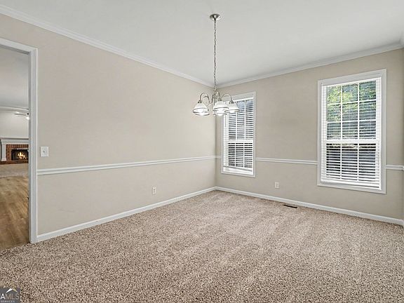 4th image of 4037 Landmark Dr