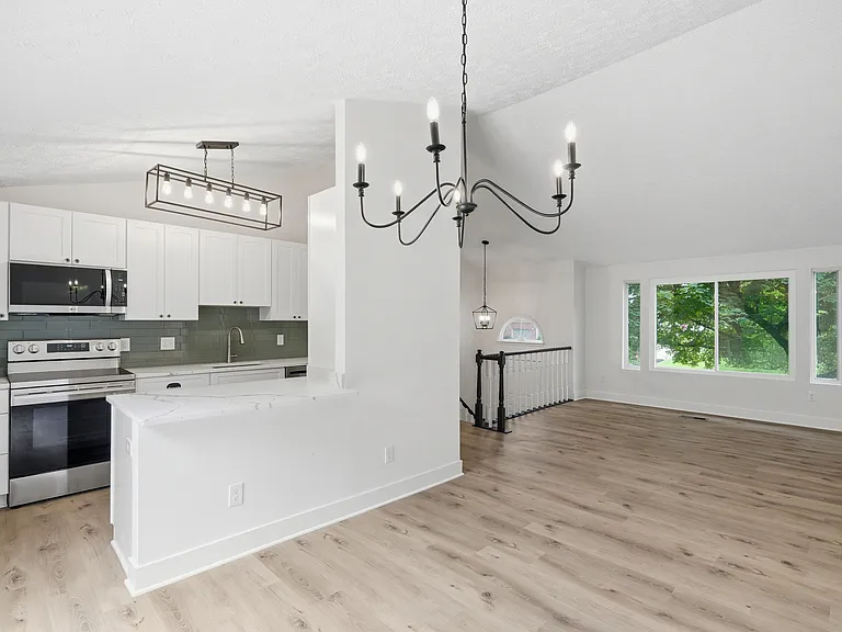 202 Leslie Ct #202 — Photo 8
