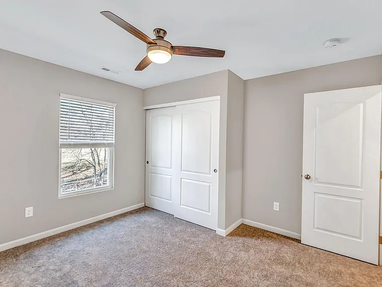 5849 Parkview Ln — Photo 14