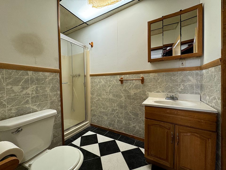 2nd image of 482 Main St #9