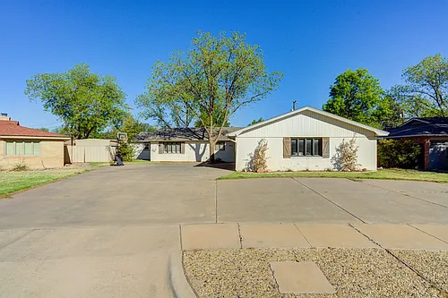 3824 64th Dr Photo 1
