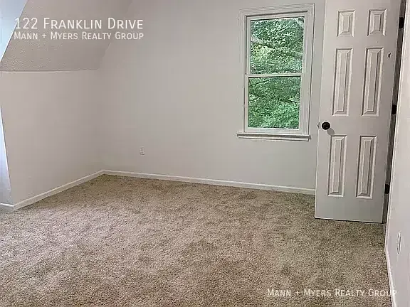 122 Franklin Dr — Photo 6