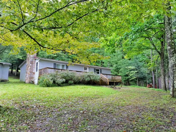 714 Bluebell Dr, Terra Alta, WV 26764
