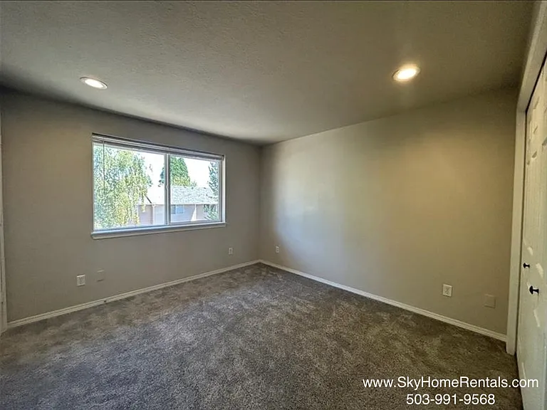 2180 Maplewood Dr S — Photo 13