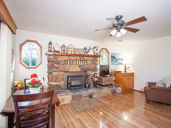 3rd image of 2917 Camino Heights Dr