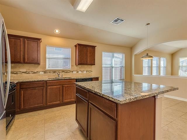 1st image of 611 Harwood Dr