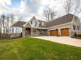 555 Fox Run Trl, Aurora, OH 44202