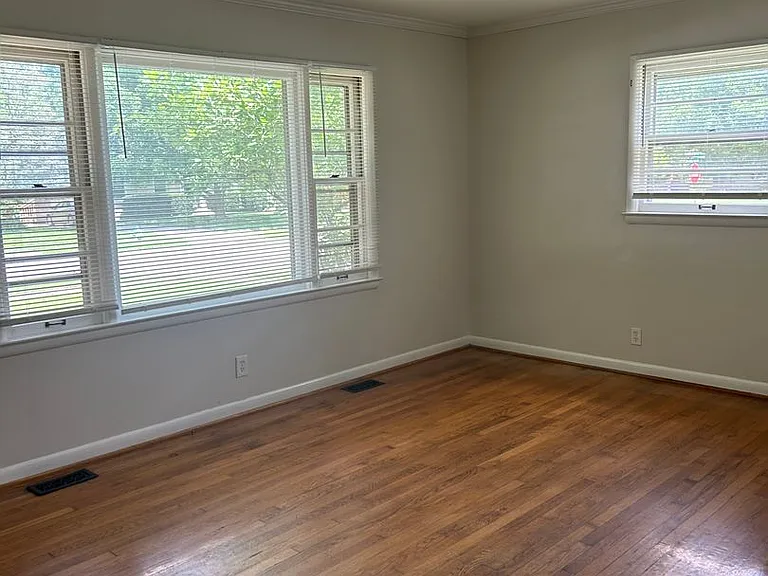 636 Cardinal Ln — Photo 13