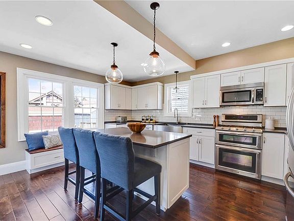 3rd image of 13988 Clifton Blvd