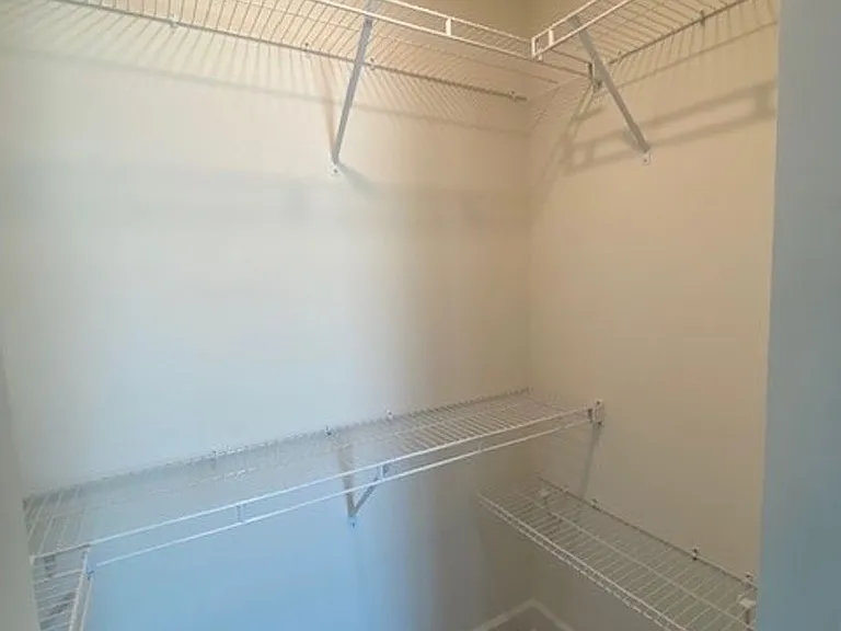 San Carlos Apartments — Photo 40